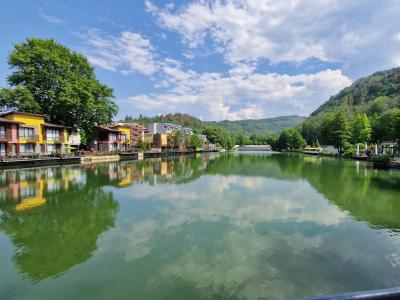 Романтика край водата - СПА бягство за двама в Waterside Complex